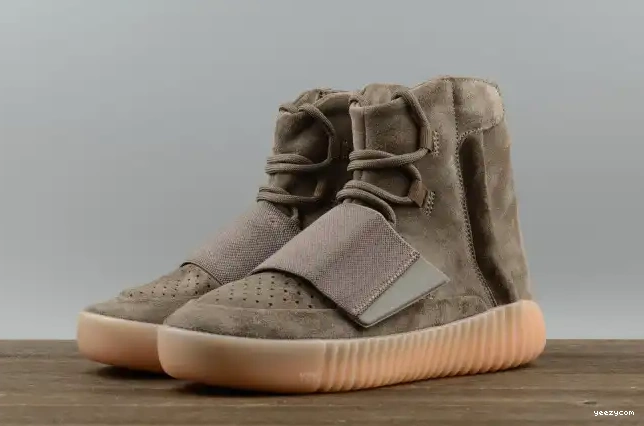 adidas Yeezy Boost Light Brown 750 BY2456 0526